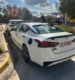 نيسان ألتيما